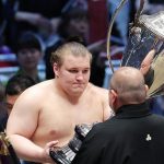 Кубок Імператора, інші почесті та конверти: що отримують зіркові сумоїсти за перемоги