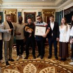 Зеленський зустрівся з Кроуфордом у Києві: легенда боксу подарував президенту цуценя з особливою історією
