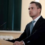 Кравченко виїхав з України на таксі преміум класу
